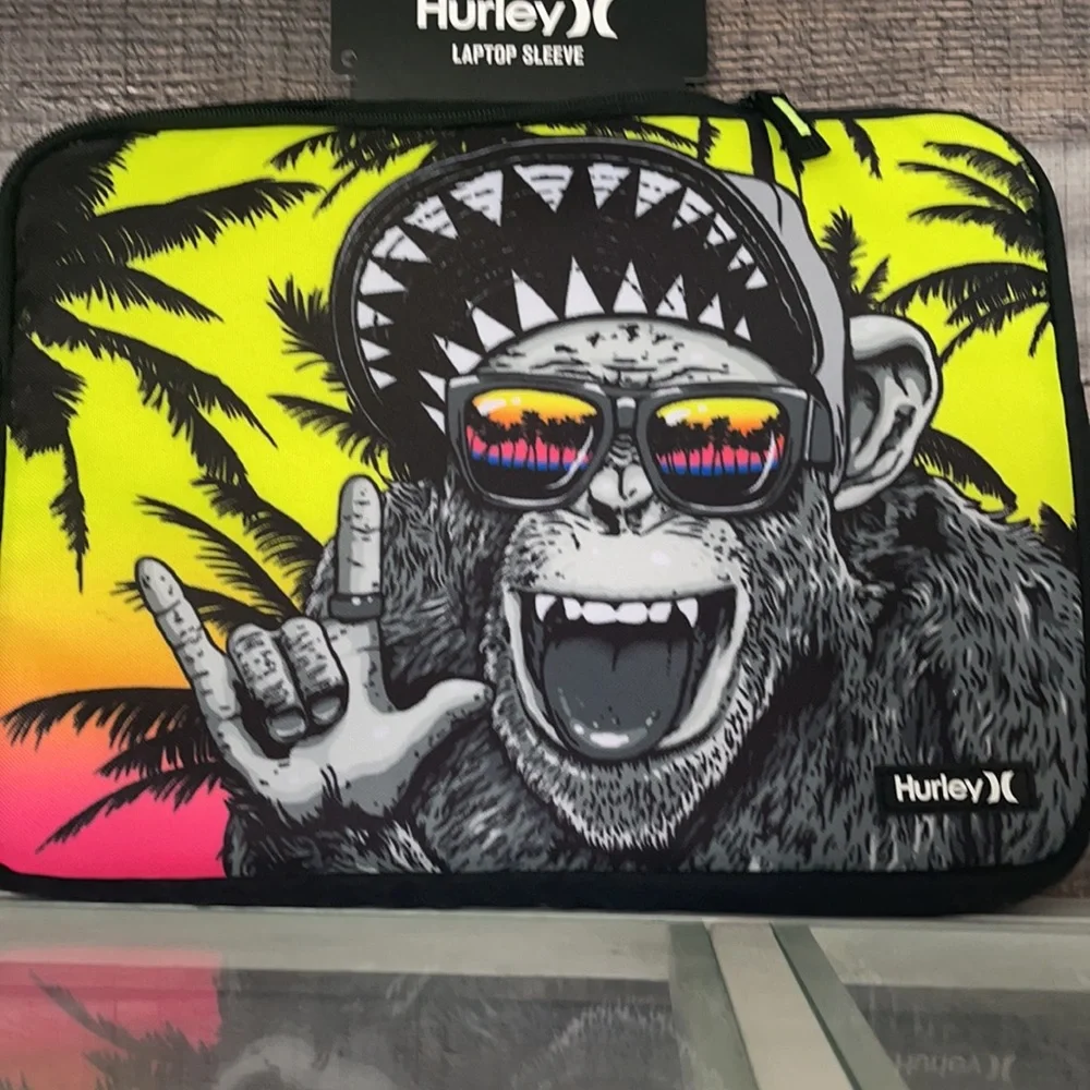 ❤️NEW!!!❤️RARE!!!Hurley 14” Laptop Sleeve Volt. It fit Ipad Pro.